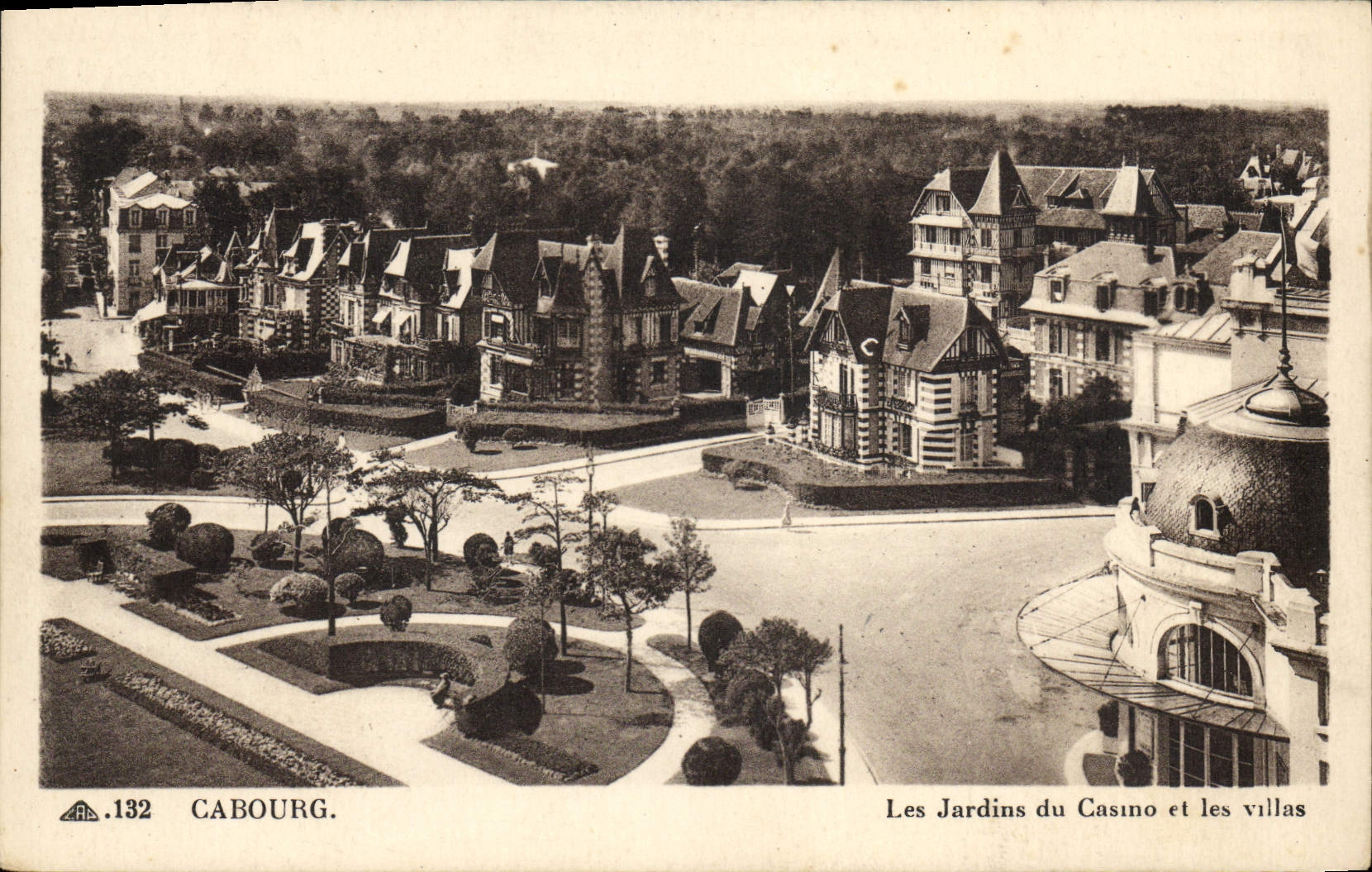 CPA Cabourg Les Jardins du Casino et les villas