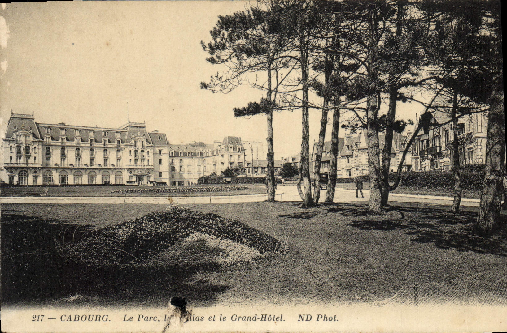 CPA Cabourg Le parc Les villas et la grand hotel