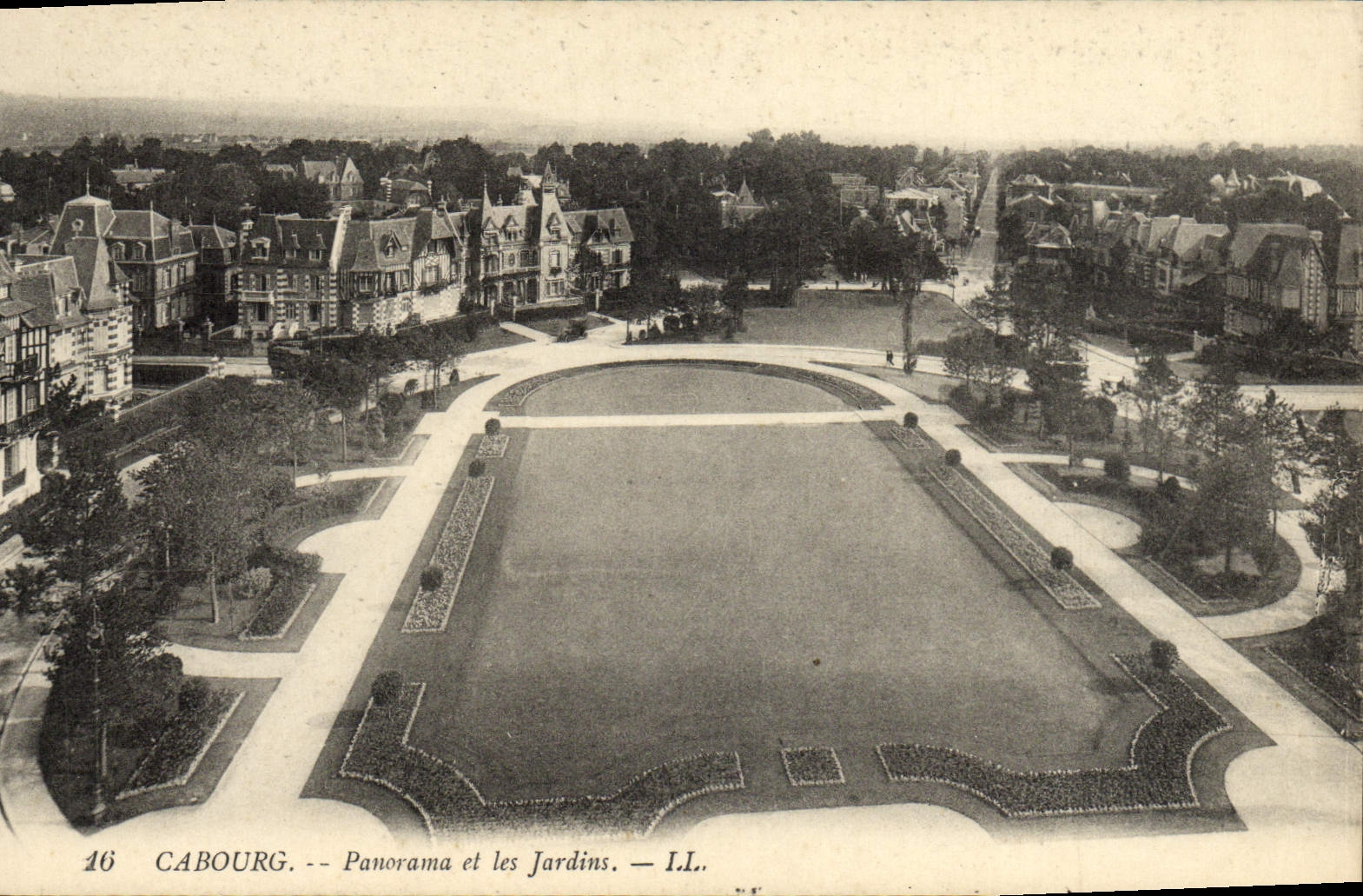 CPA Cabourg Panorama et les Jardins