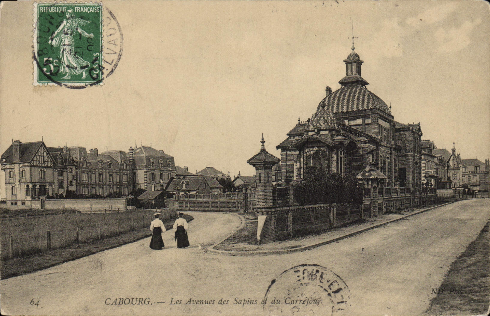 CPA Cabourg Les avenues des sapins et du carrefour