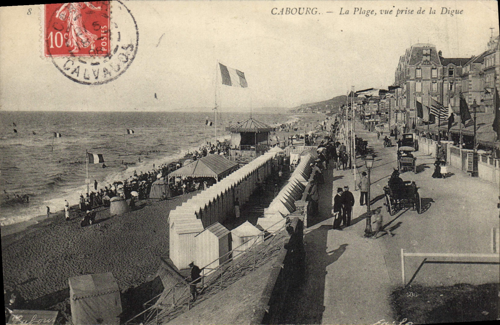 CPA Cabourg La Plage vue prise de la Digue 
