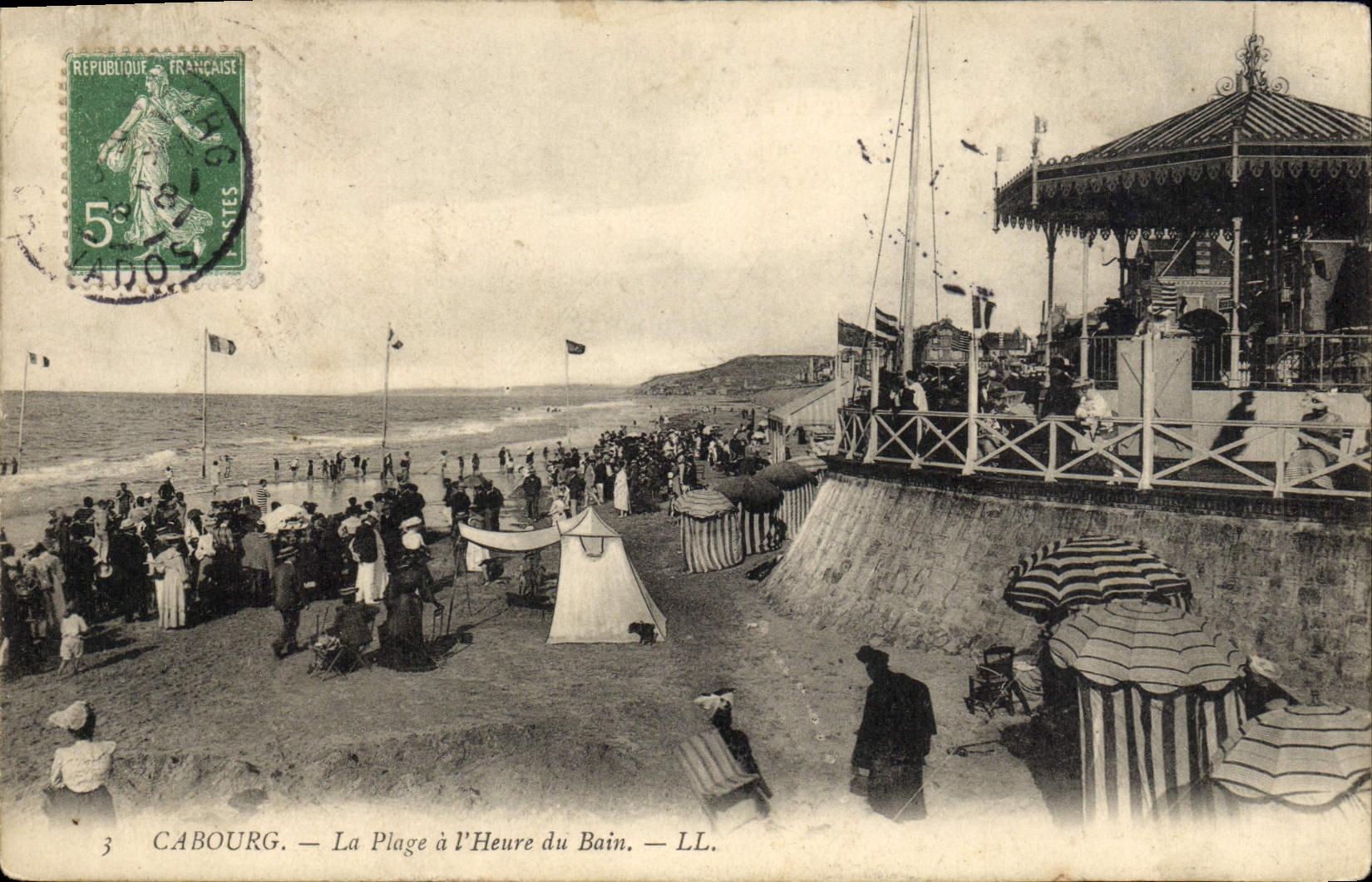 CPA Cabourg La Plage a l'Heure du Bain 