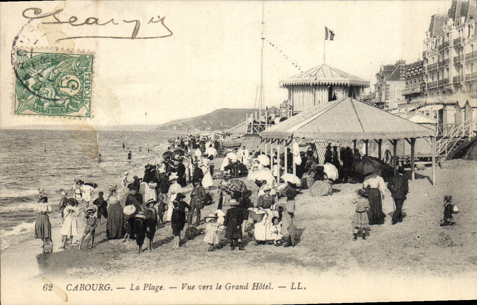 CPA Cabourg La Plage Vue vers le Grand Hotel 