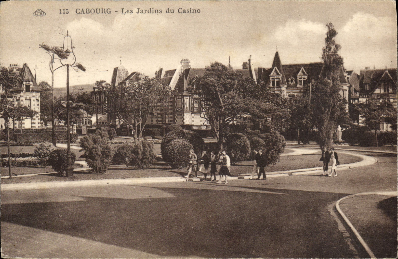 CPA Cabourg Les Jardins du Casino