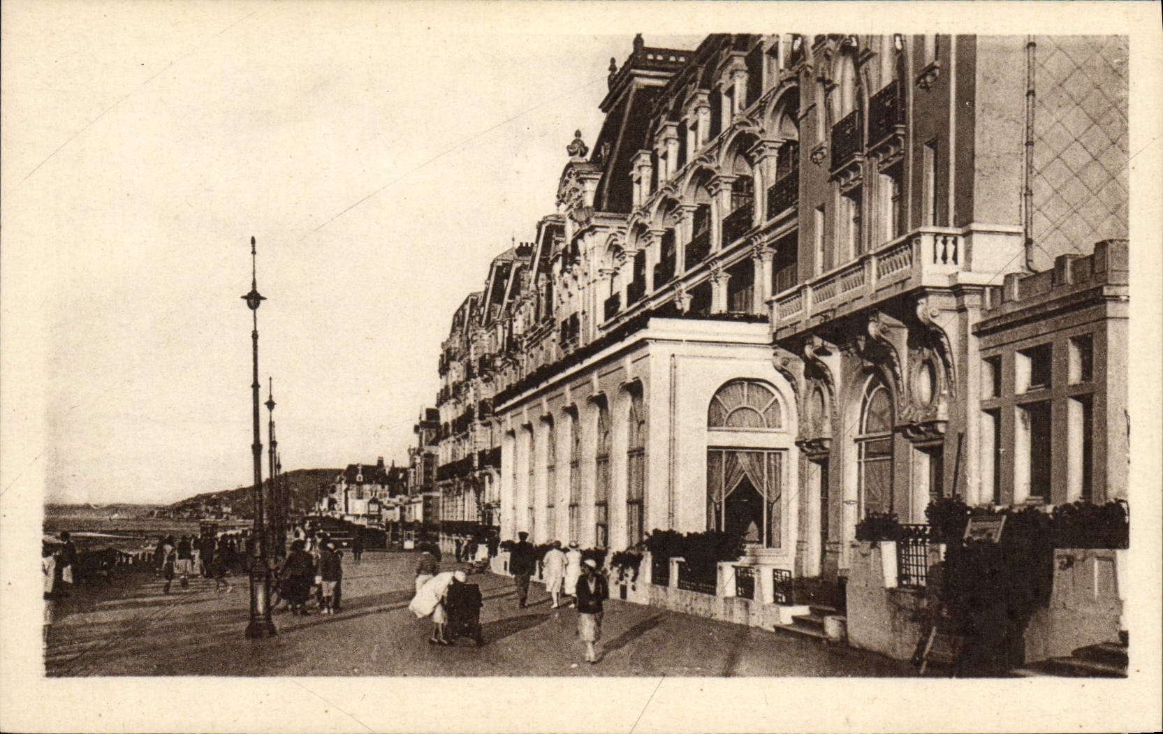 CPA Cabourg Le Grand Hotel et la Digue 