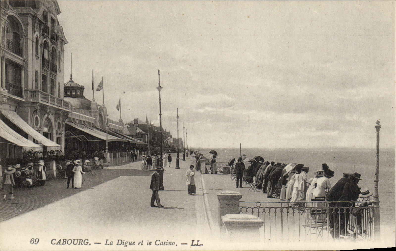 POSTAL Cabourg de la VENDIMIA la presa y el casino