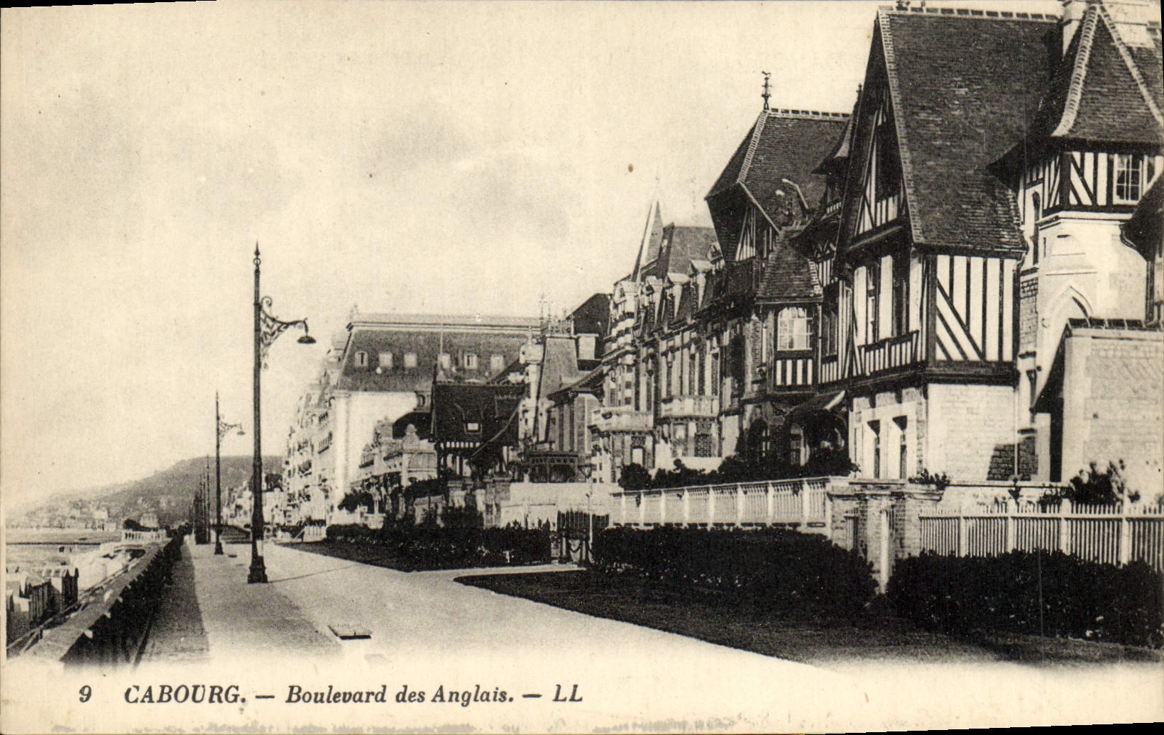 CPA Cabourg Boulevard des Anglais 