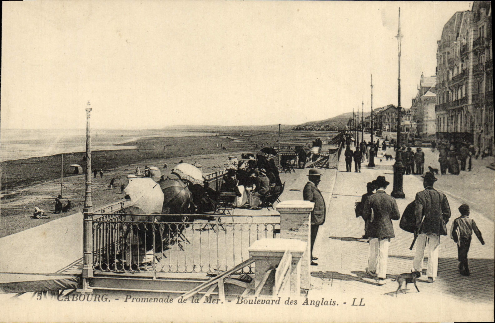 Caminata de Cabourg de la POSTAL de la VENDIMIA del bulevar del mar del inglés
