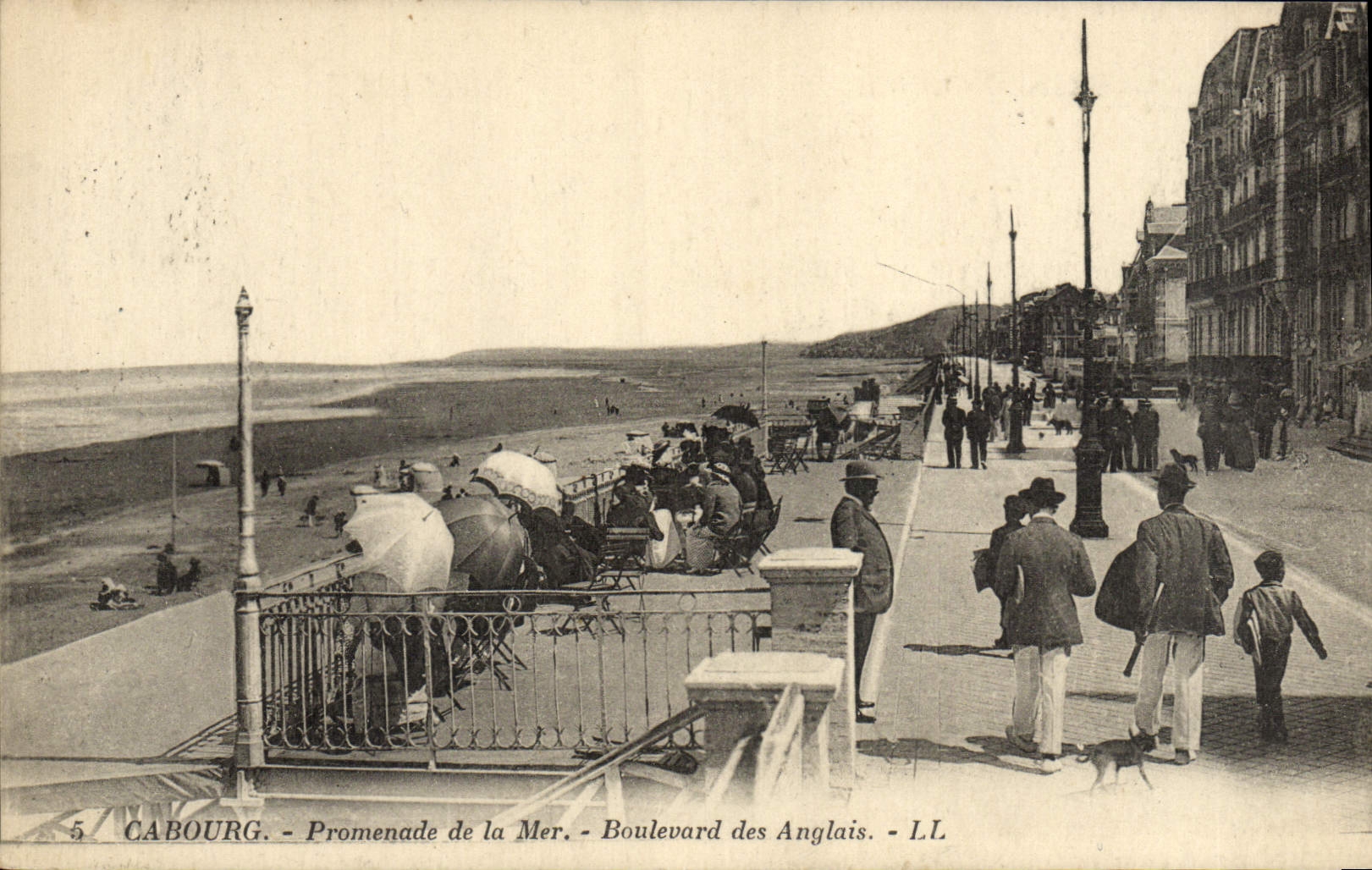 CPA Cabourg Promenade de la Mer Boulevard des Anglais