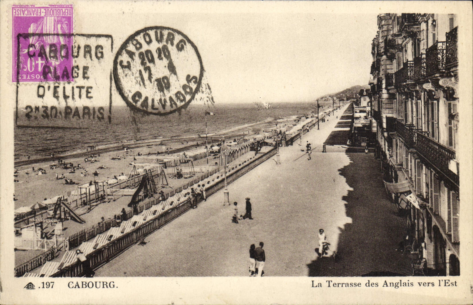 CPA Cabourg La Terrasse des Anglais vers l'Est