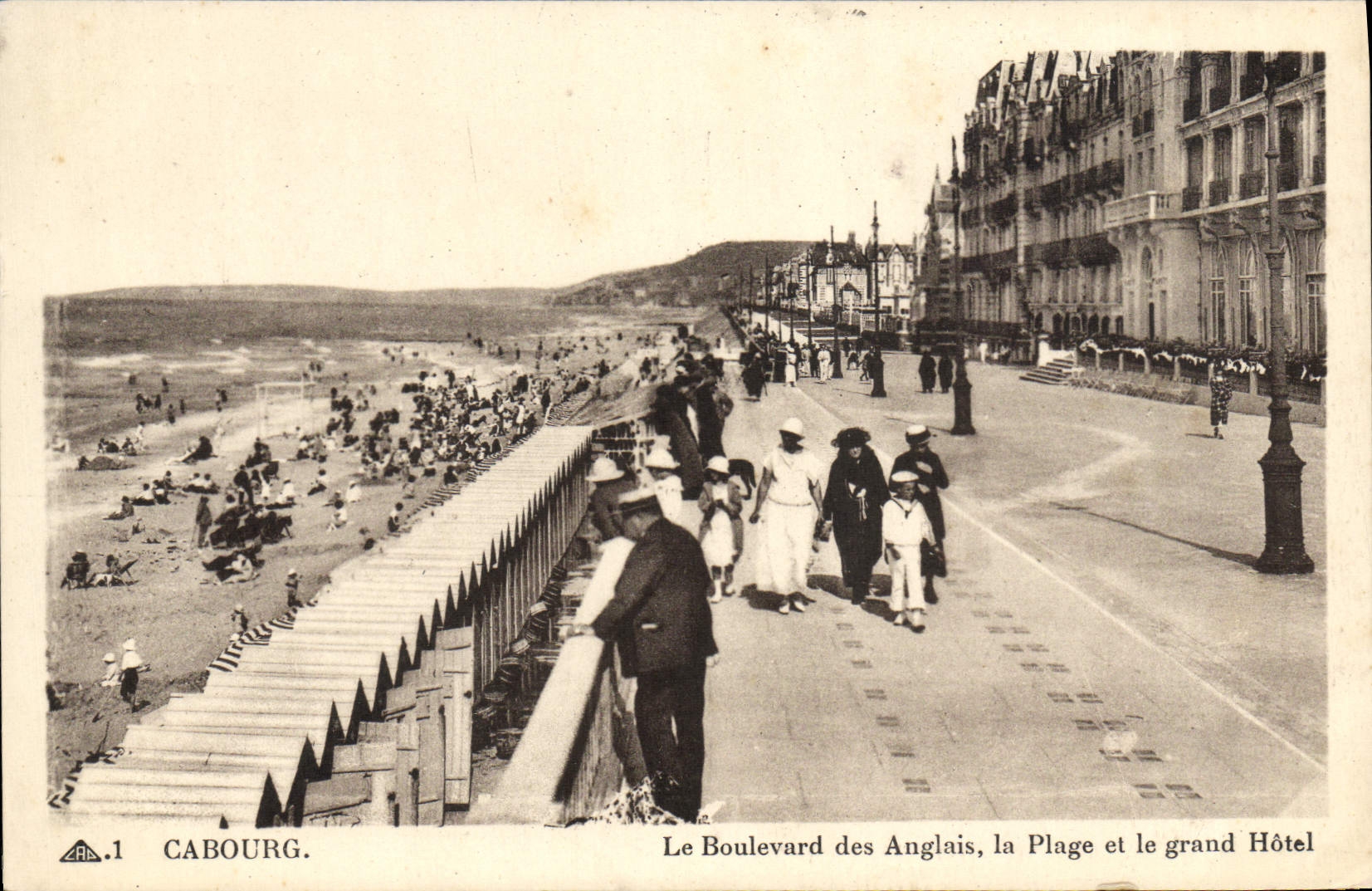 CPA Cabourg Le Boulevard des Anglais La Plage et Grand Hotel 