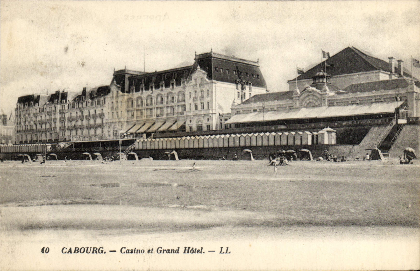 Casino de Cabourg de la POSTAL de la VENDIMIA y el hotel grande