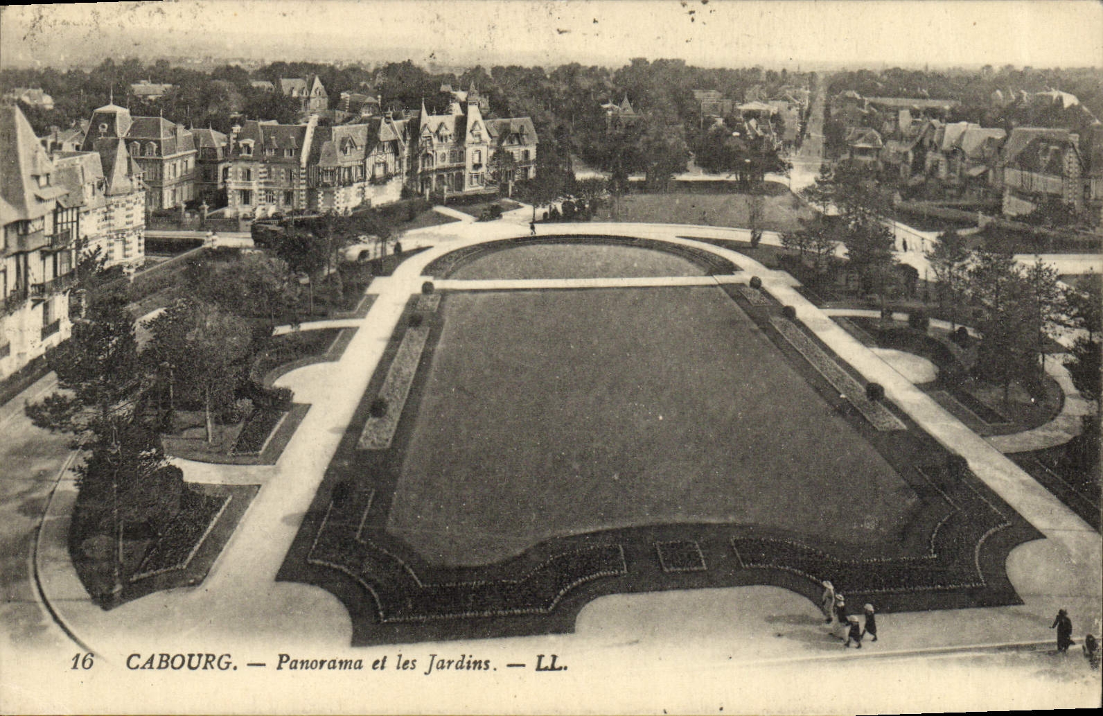 CPA Cabourg Panorama et les Jardins 