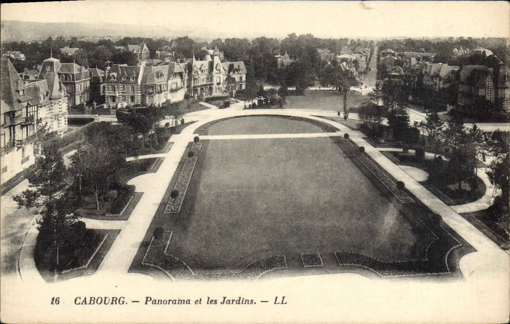 CPA Cabourg Panorama et les Jardins 