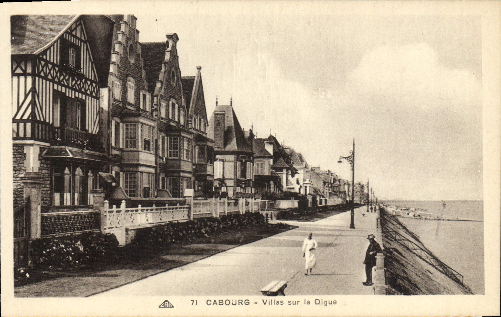 Chalets de Cabourg de la POSTAL de la VENDIMIA en la presa