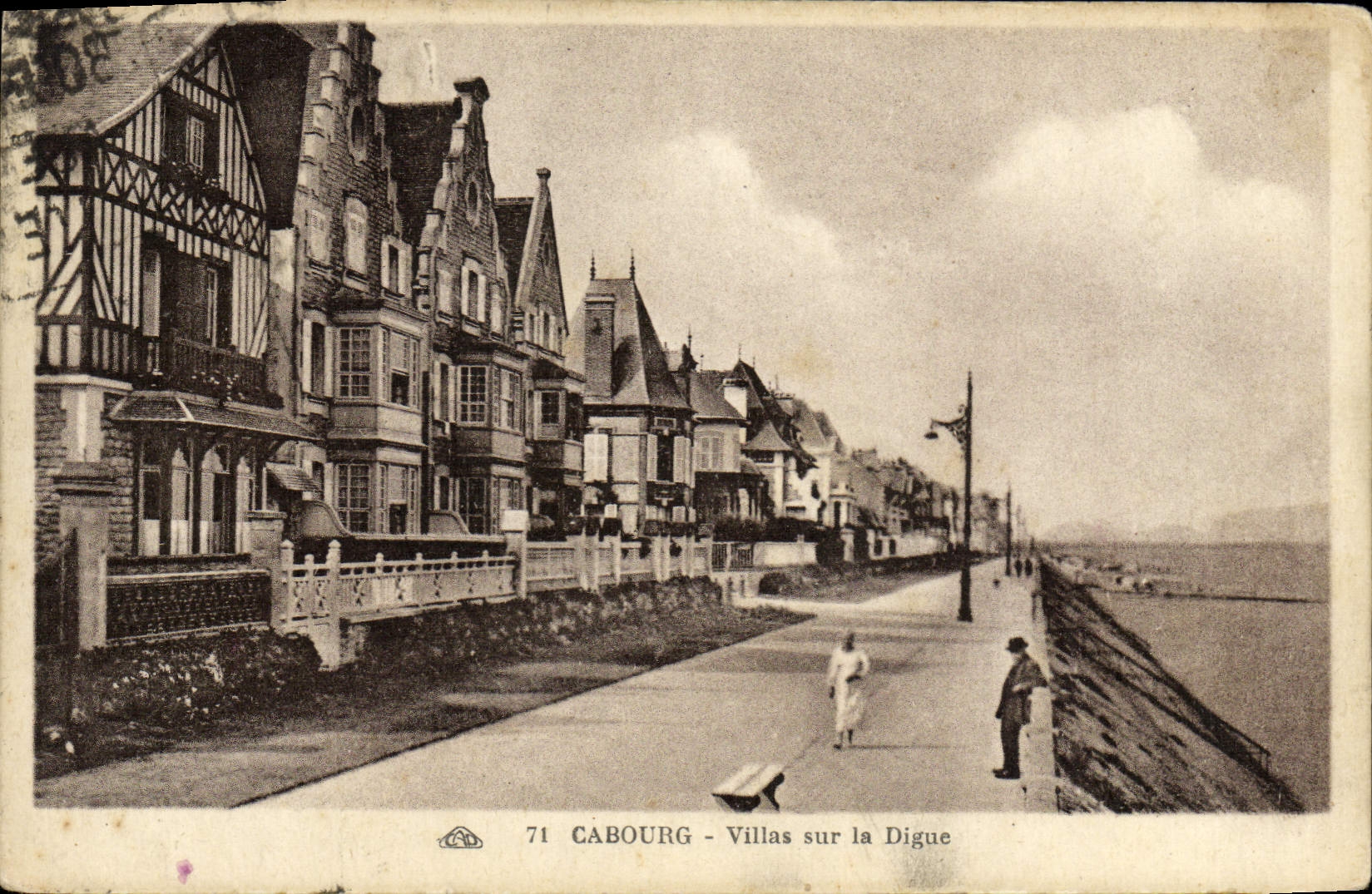 CPA Cabourg Villas sur la Digue
