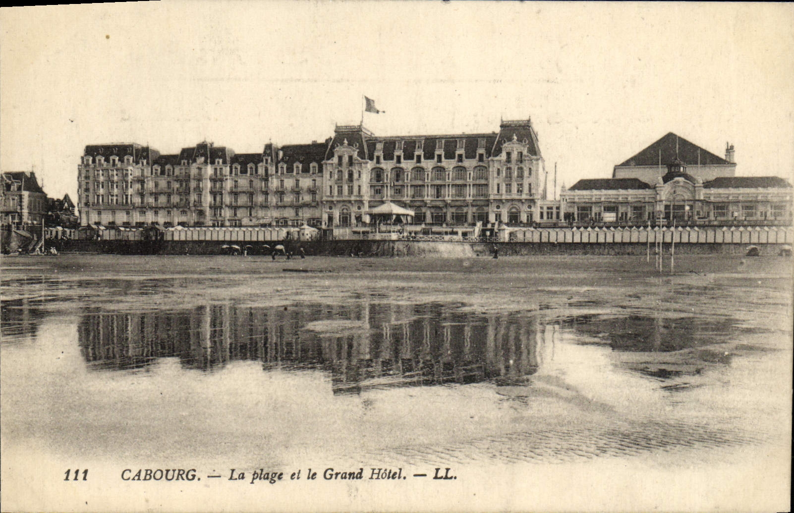 CPA Cabourg La Plage et le Grand hotel 