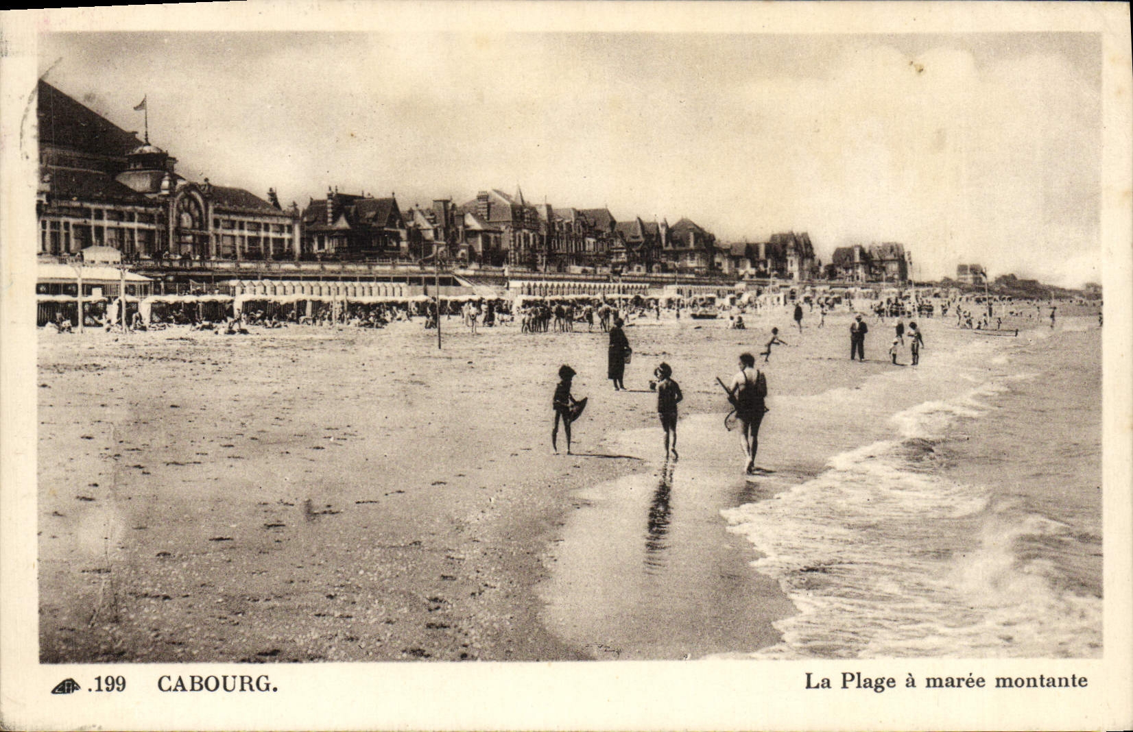 La POSTAL Cabourg de la VENDIMIA la playa tiene creciente oleada
