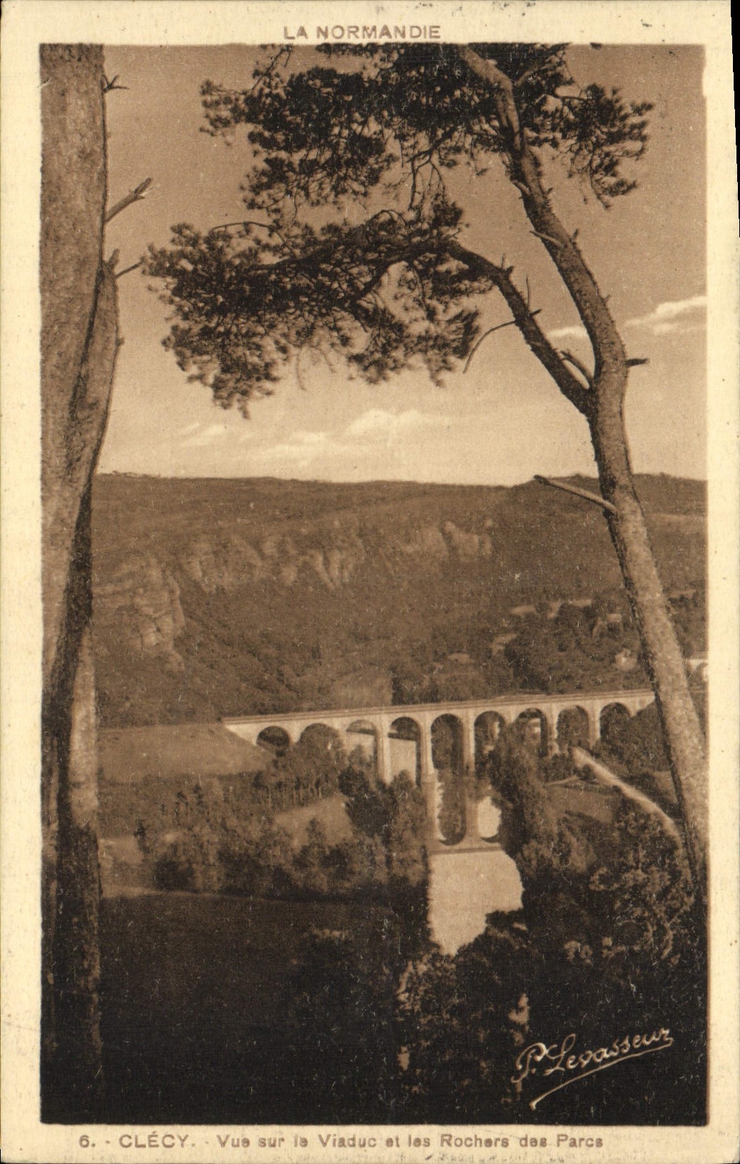 VINTAGE POSTCARD Clecy Seen on the Viaduct and the Rocks of the Parks