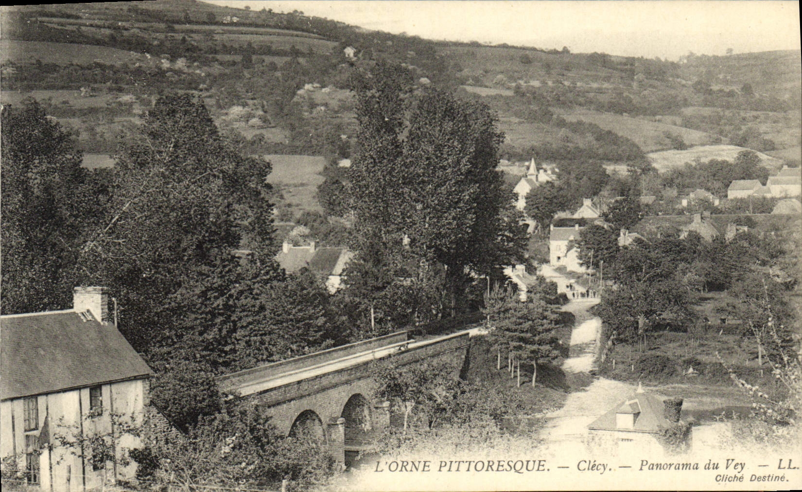 CPA Clecy Panorama du Vey 