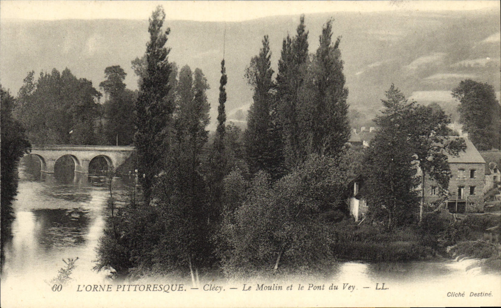 CPA Clecy Le Moulin et le Pont du Vey