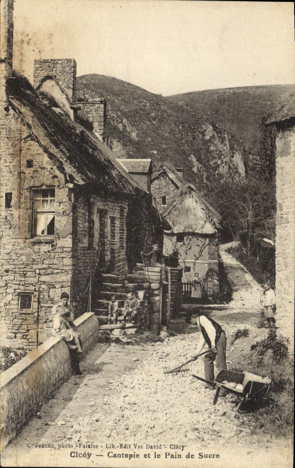 CPA Clecy Cantepie et le Pain de Sucre