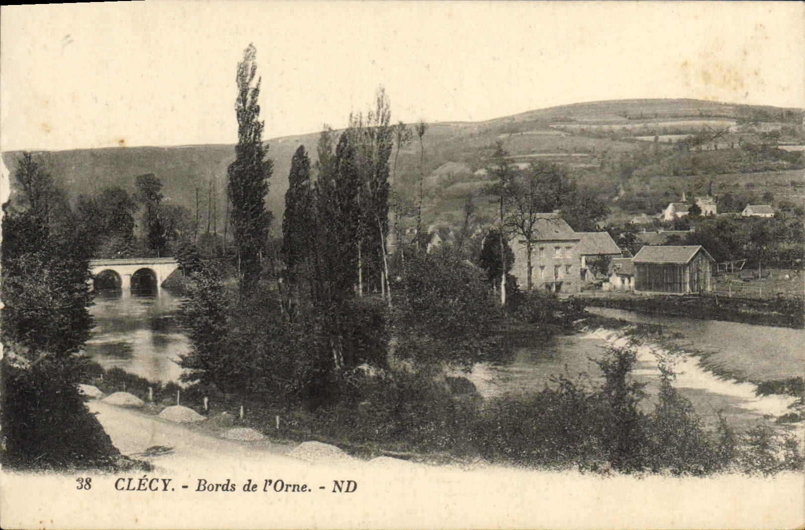 CPA Clecy Bords de l'Orne 