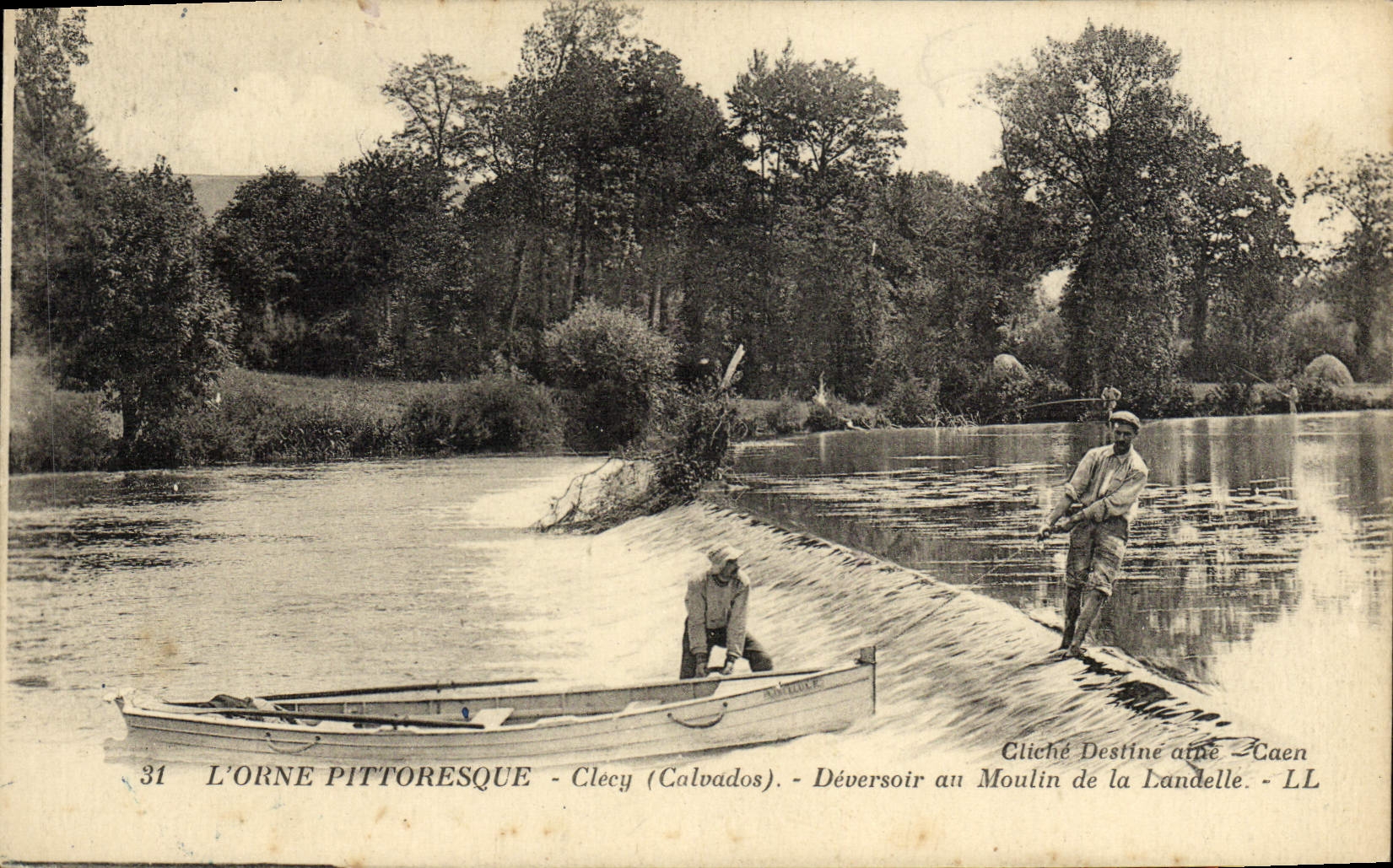 CPA Clecy Deversoir au Moulin de la Landellle