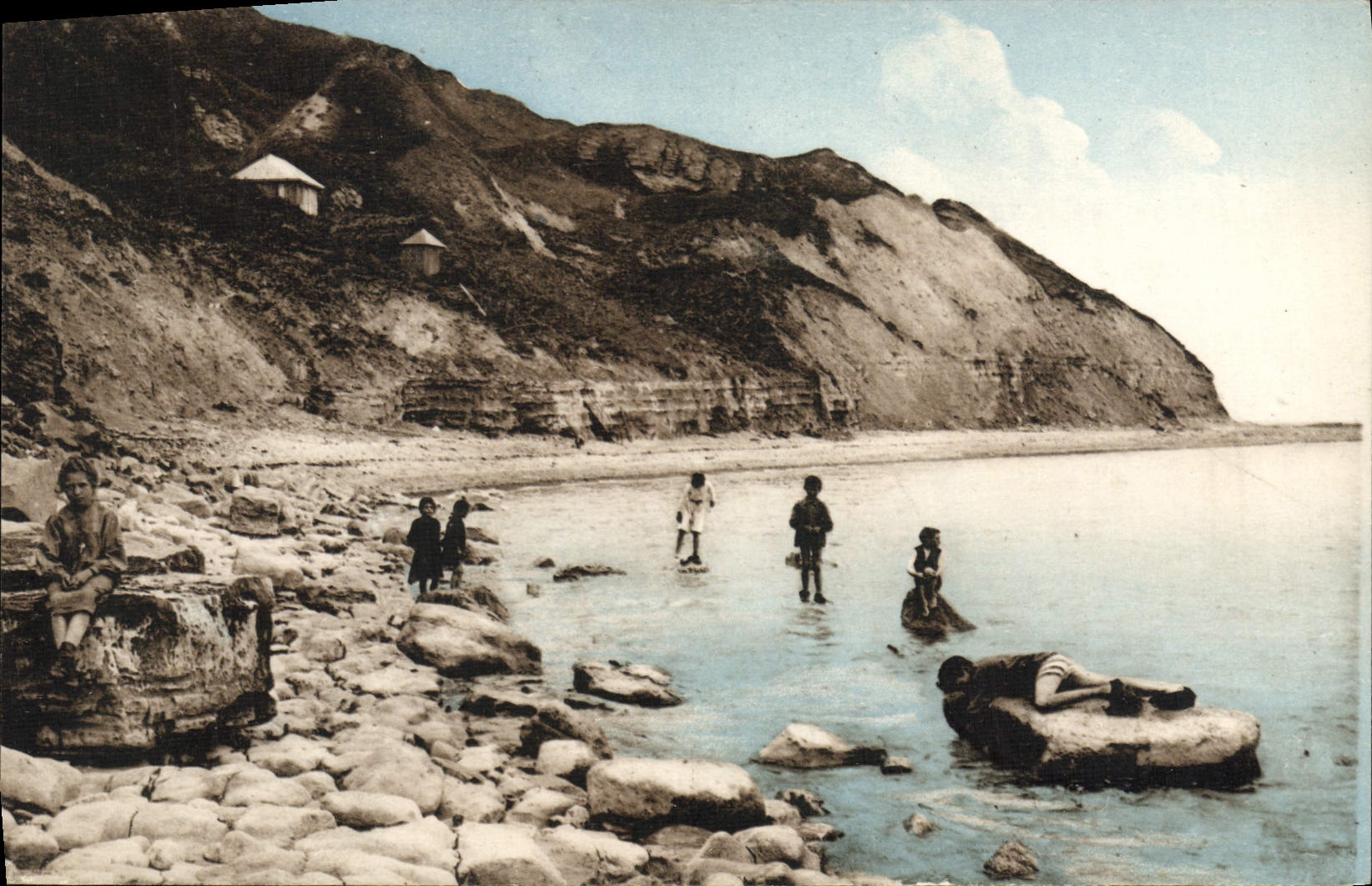VINTAGE POSTCARD Commes Rocks and Cliffs of Bouffay