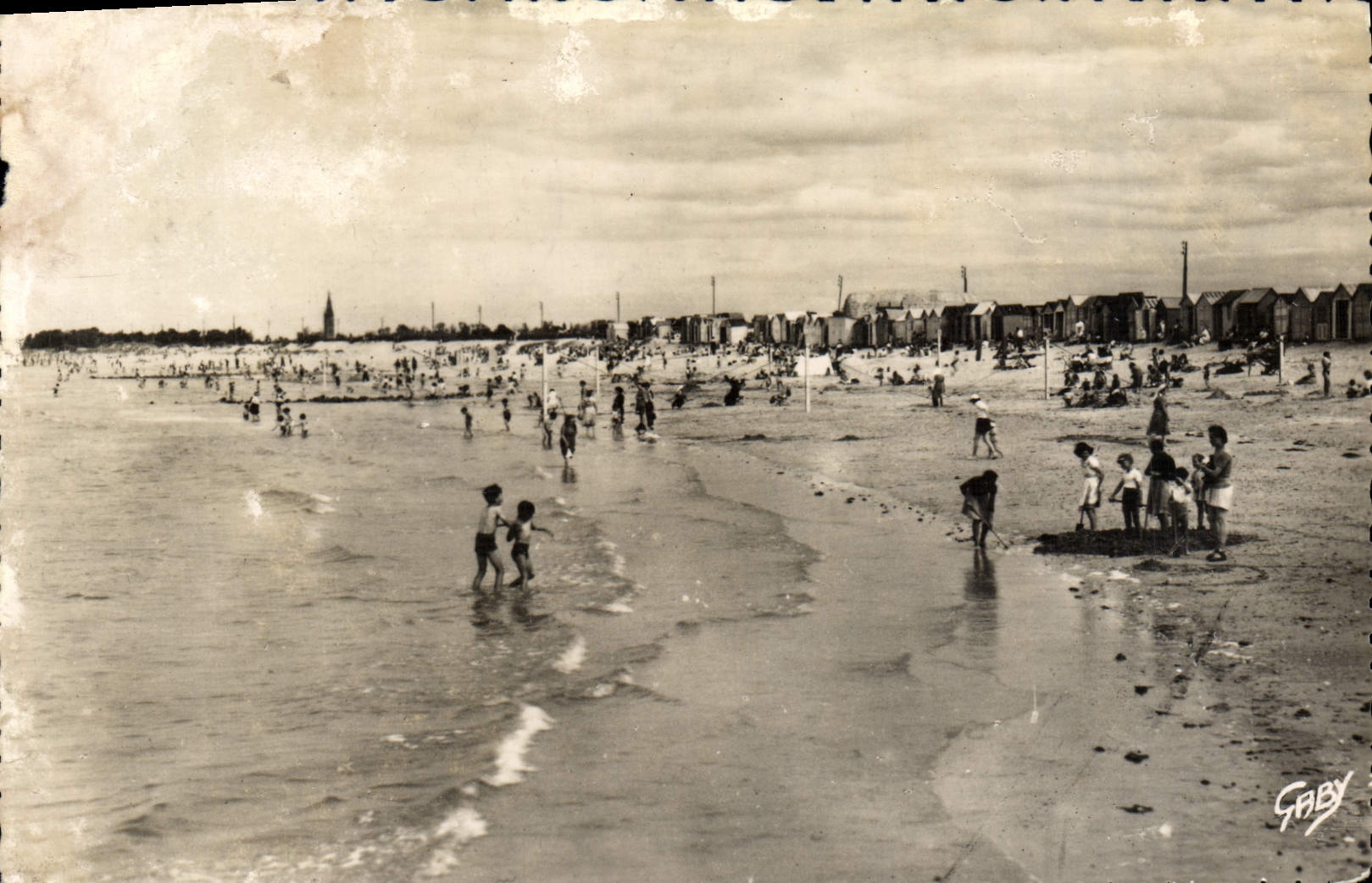 MODERN CARD Courseulles on Mer the Beach has high tide