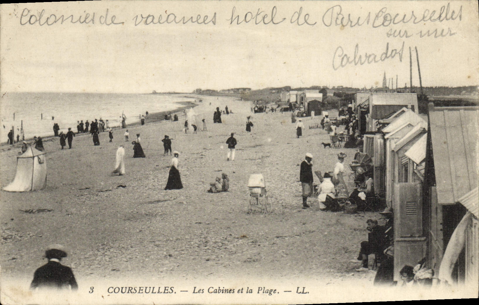 VINTAGE POSTCARD Courseulles Cabins and the Beach