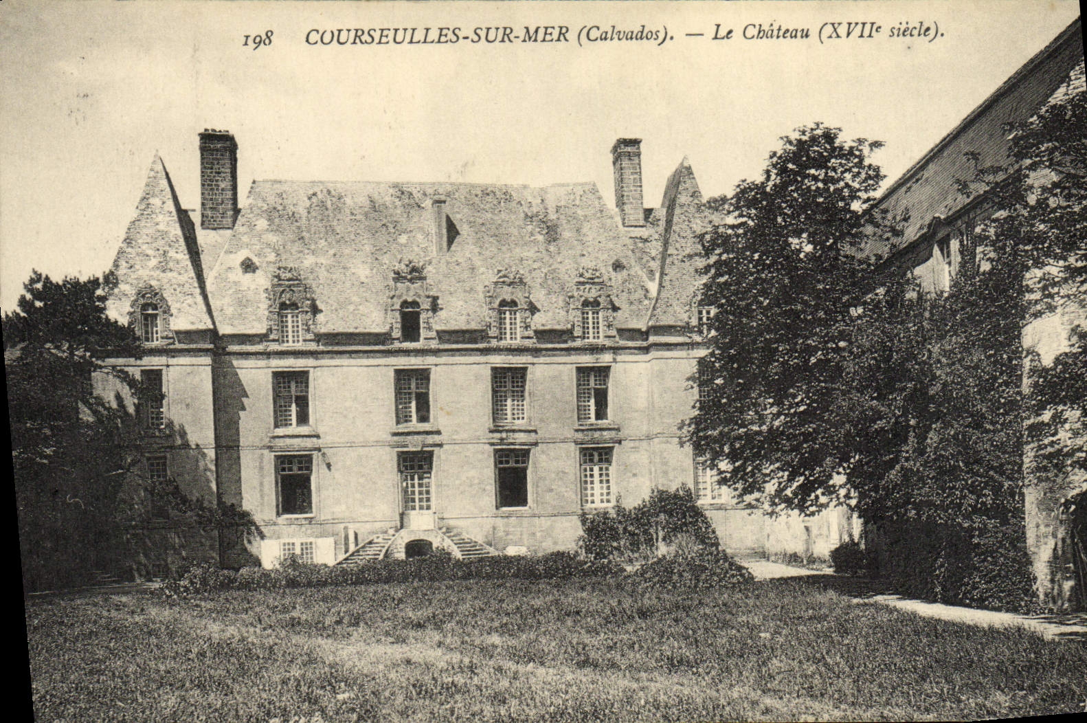 CPA Courseulles sur Mer Le Chateau 