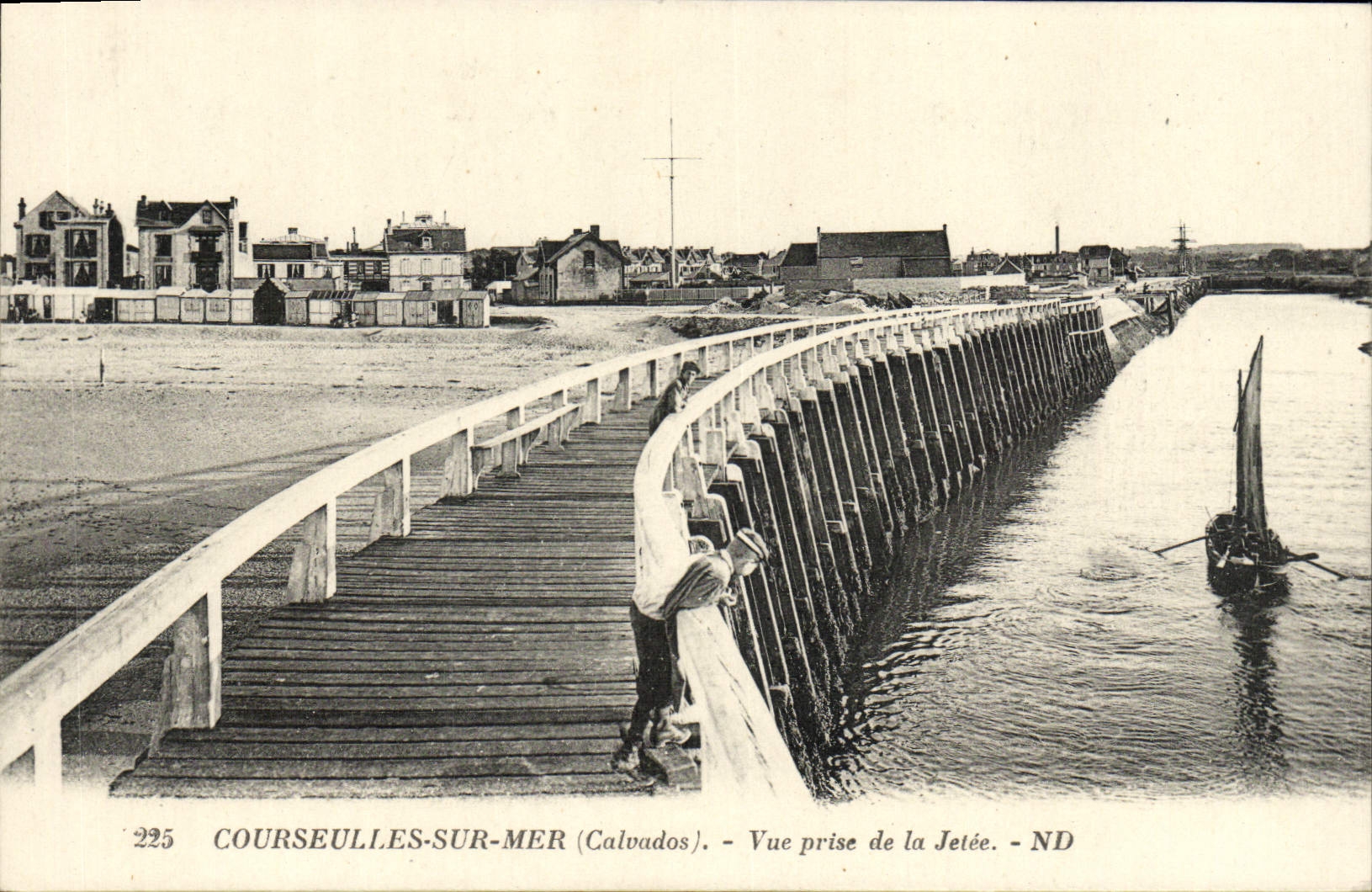 VINTAGE POSTCARD Courseulles on Sea Seen from of the Pier