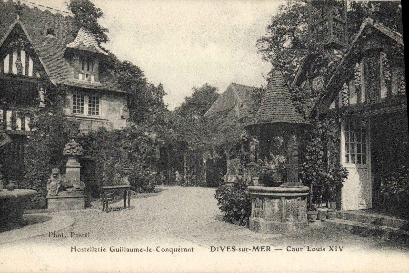 CPA Dives sur Mer Cour Louis XIV Hostellerie Guillaume le Conquerant