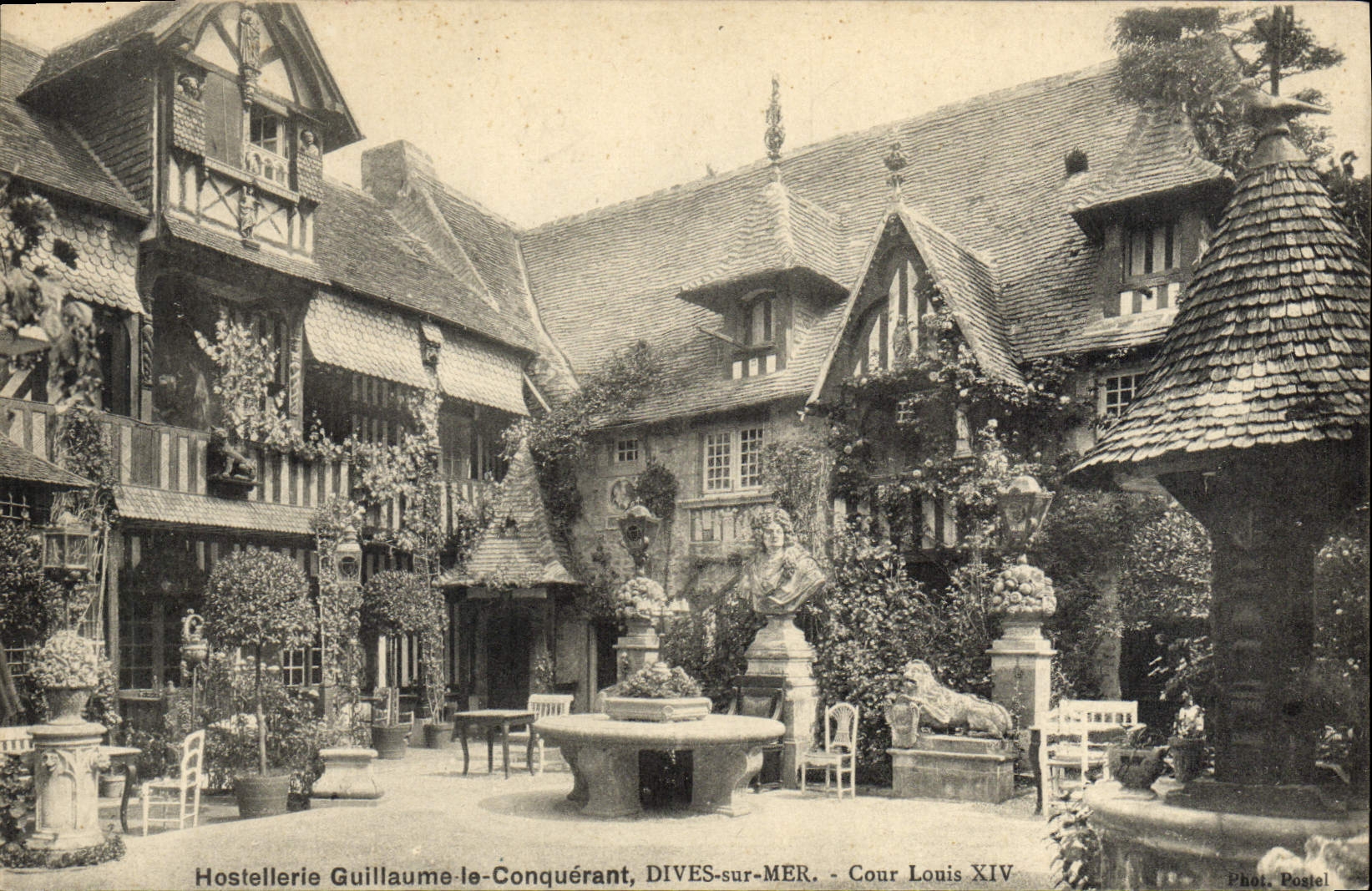 CPA Dives sur Mer Cour Louis XIV Hostellerie Guillaume le Conquerant