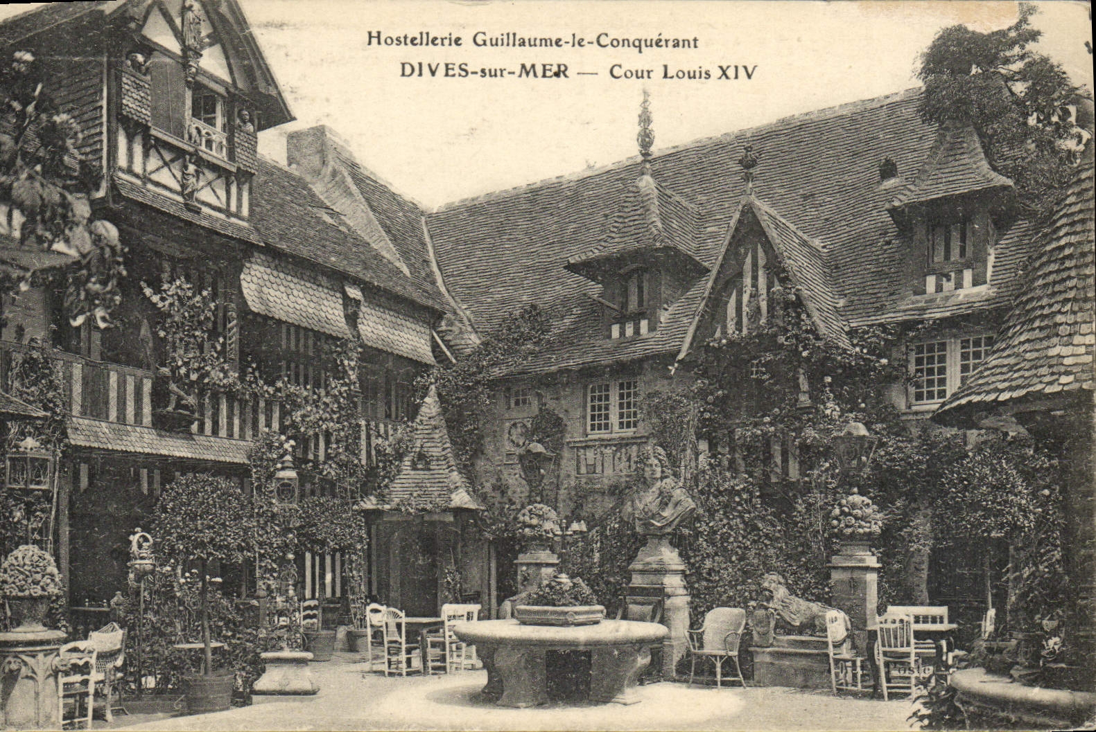 CPA Dives sur Mer Cour Louis XIV Hostellerie Guillaume le Conquerant