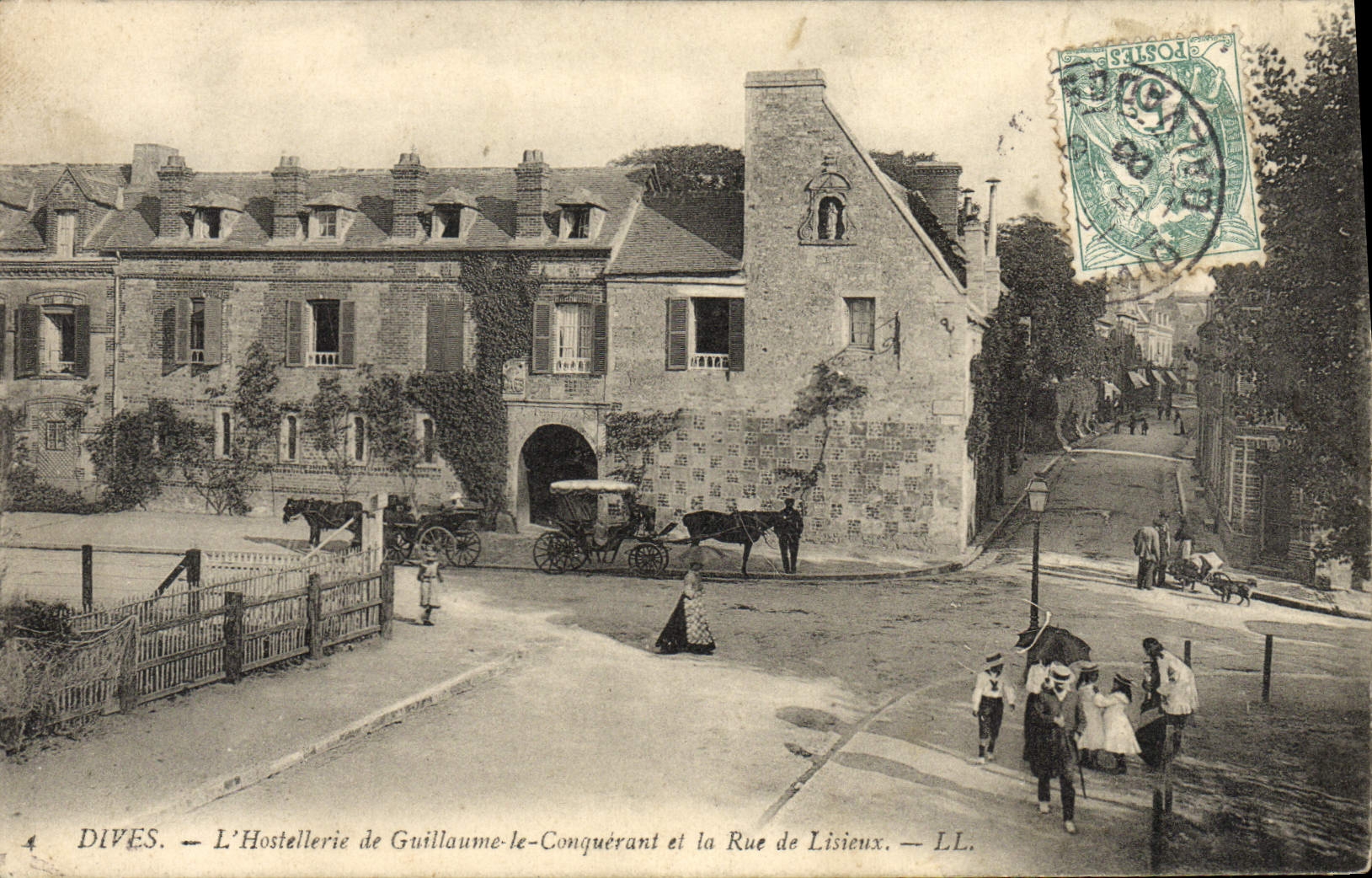 CPA Dives L'Hostellerie de Guillaume le Conquerant et la Rue de Lisieux