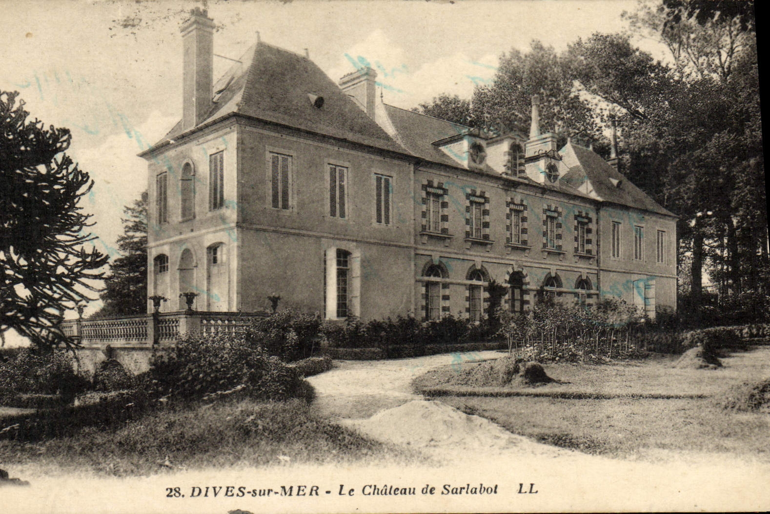 VINTAGE POSTCARD Divine on Sea the Castle of Sarlabot