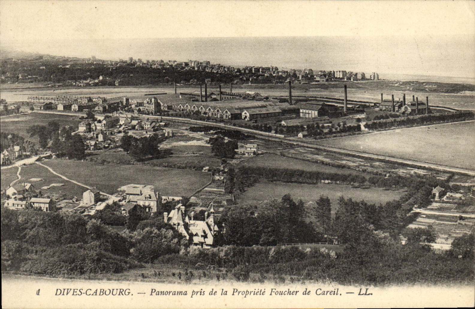 CPA Dives Cabourg Panorama pris de la Propriete Foucher de Careil