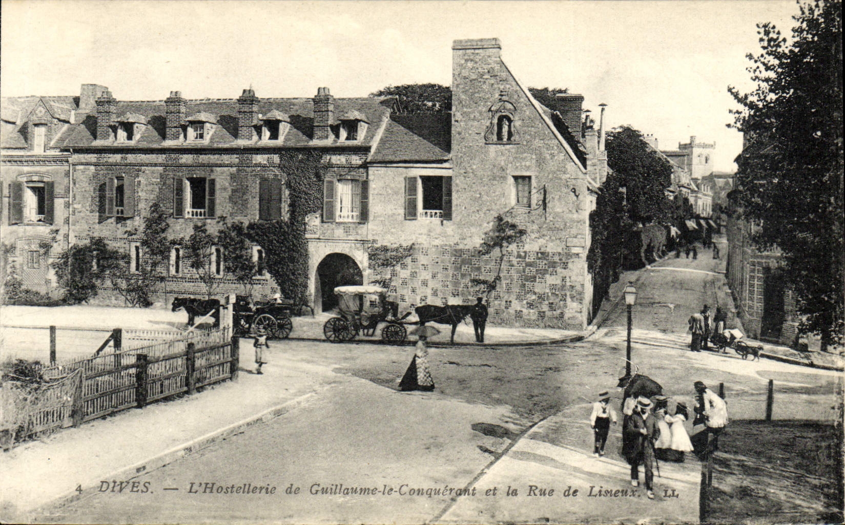 CPA Dives L'Hostellerie de Guillaume le Conquerant et laRue de Lisieux 
