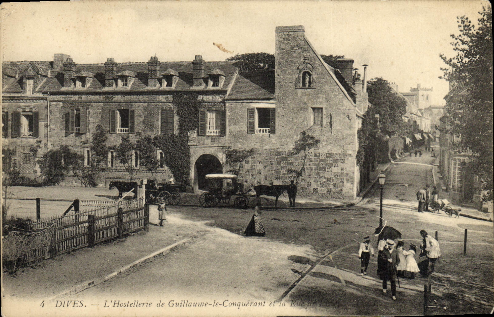 CPA Dives L'Hostellerie de Guillaume le Conquerant et laRue de Lisieux 