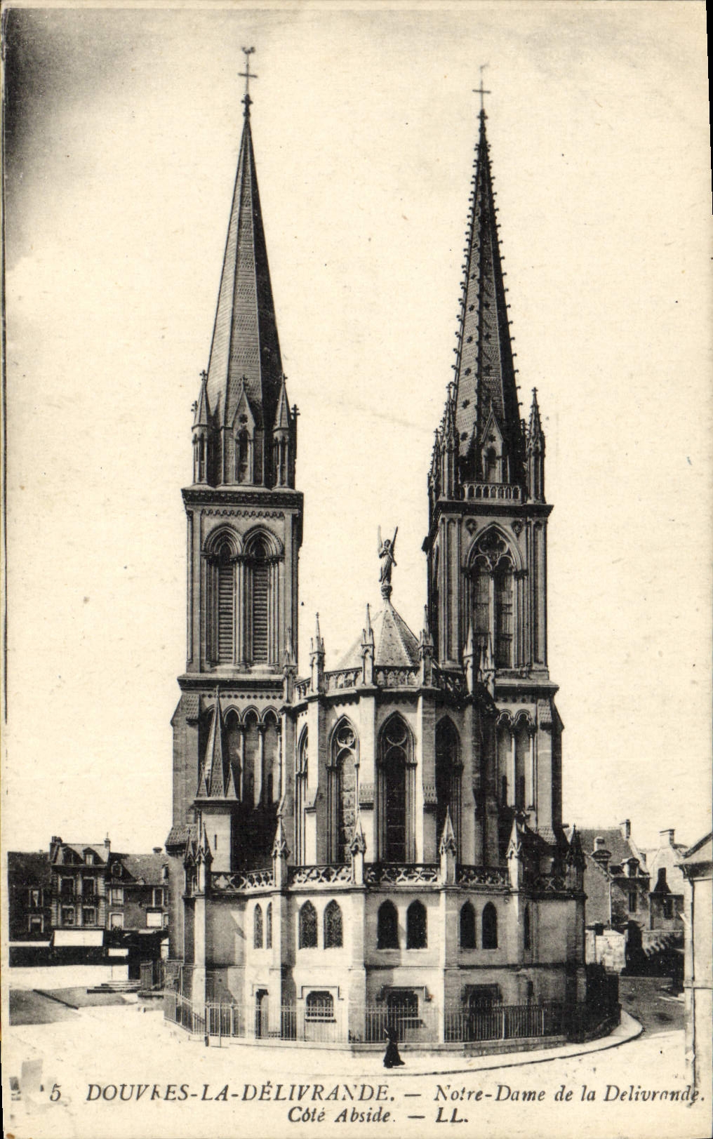 VINTAGE POSTCARD Dover Delivrande Notre Dame of Delivrande Dimensions Apse