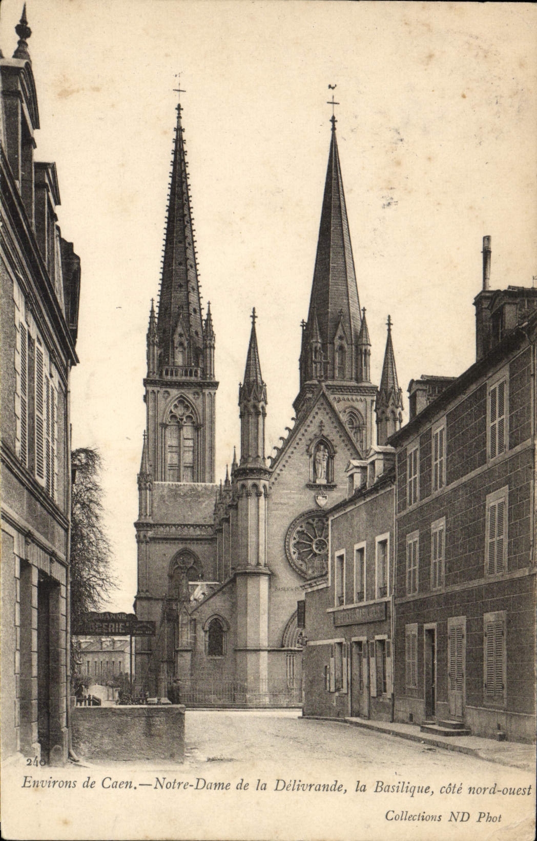 CPA Environs de Notre Dame de La Delivrande la Basilique cote nord ouest