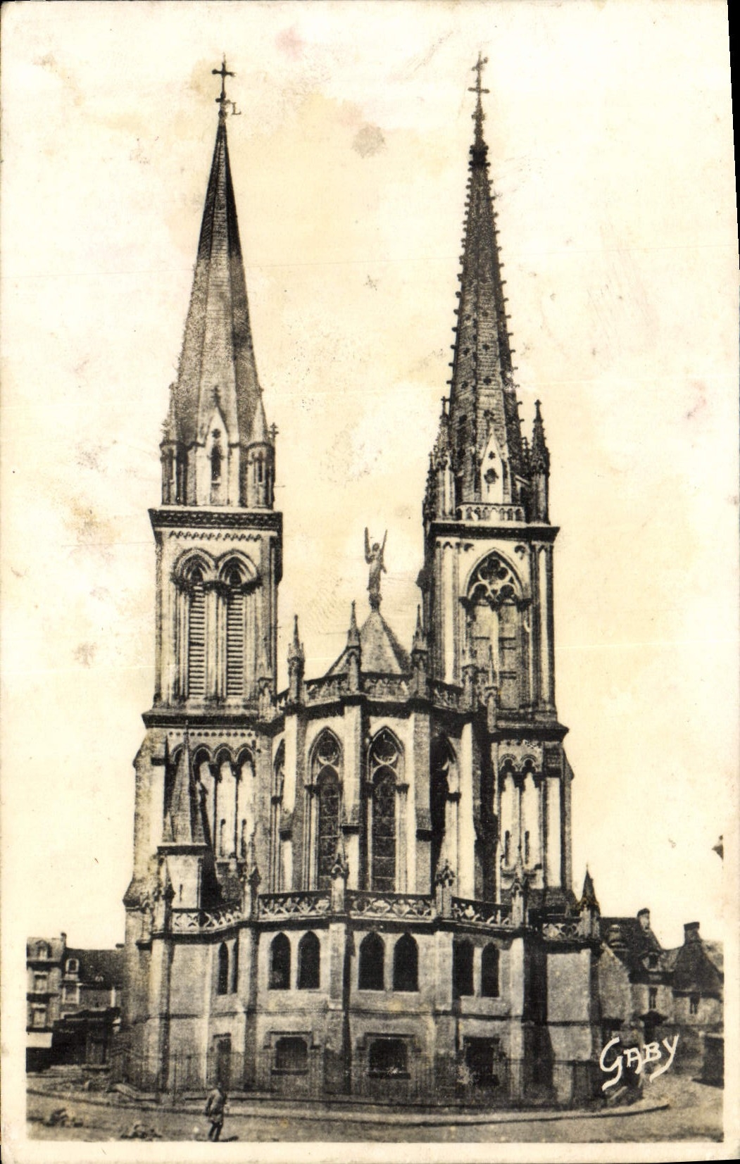 VINTAGE POSTCARD Delivrande the Bedside of the Basilica