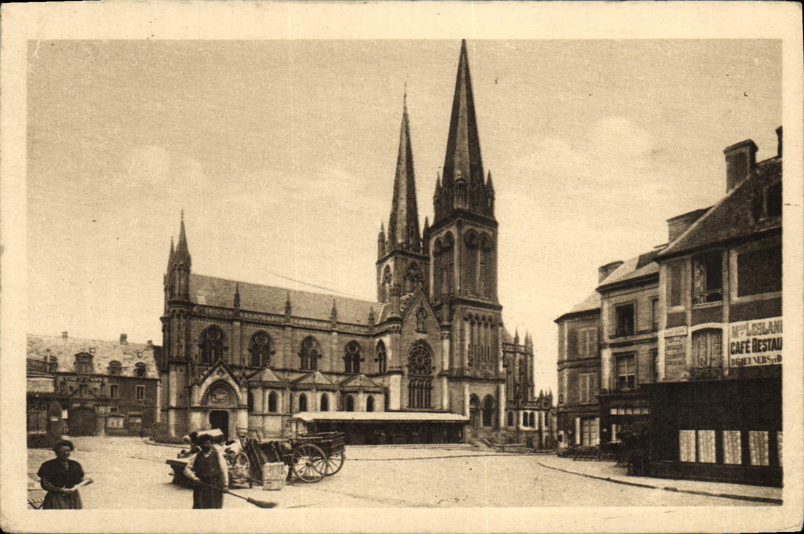 VINTAGE POSTCARD Delivrande