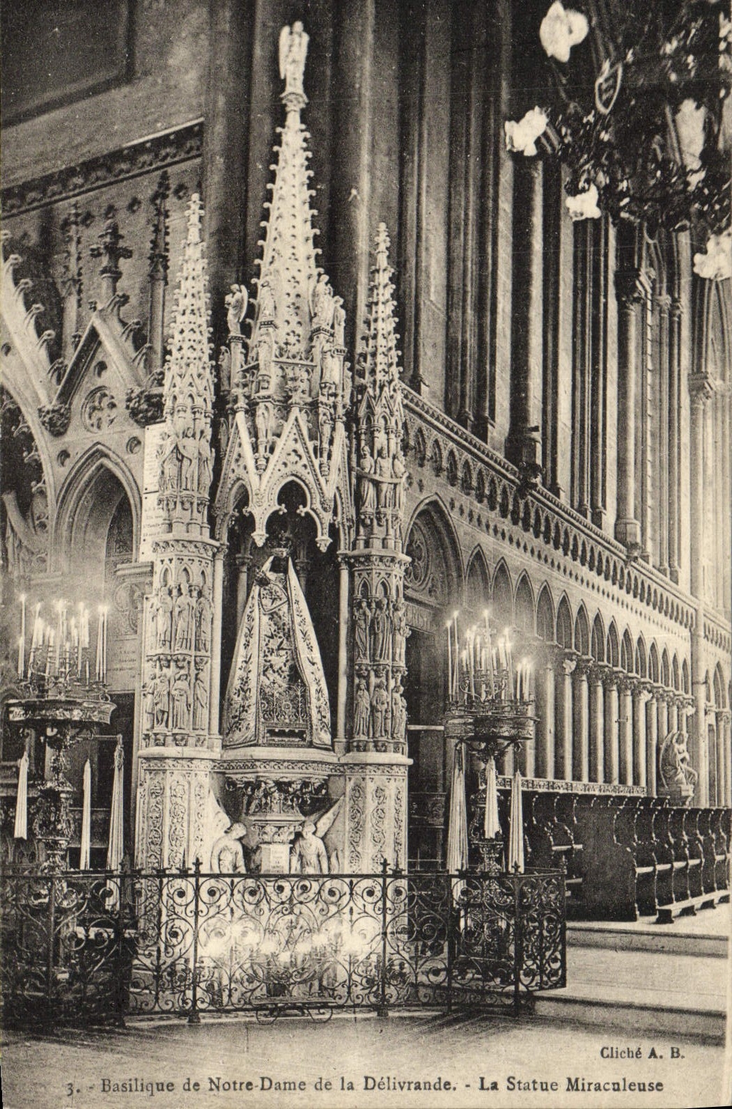 CPA Basilique de Notre Dame la Delivrande La Statue Miraculeuse 