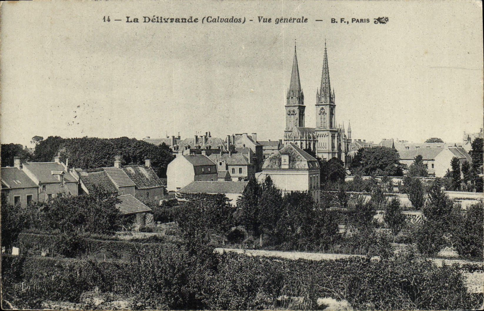 VINTAGE POSTCARD Delivrande View