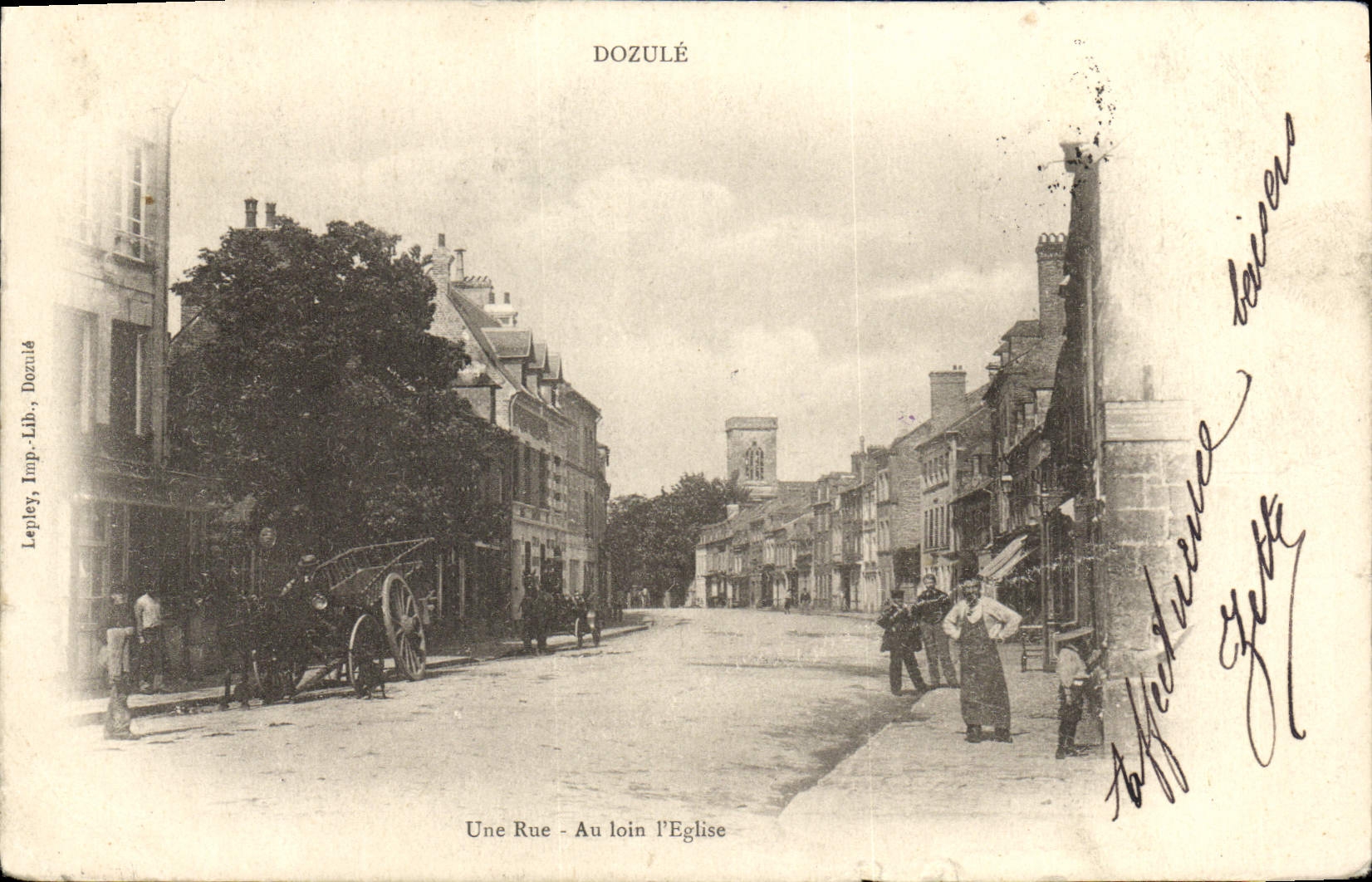 CPA Dozule Une Rue Au loin L'Eglise