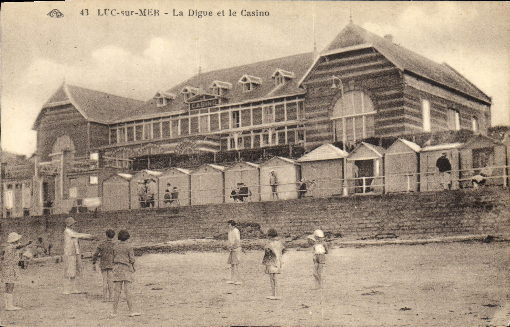 CPA Luc sur Mer La Digue et le Casino