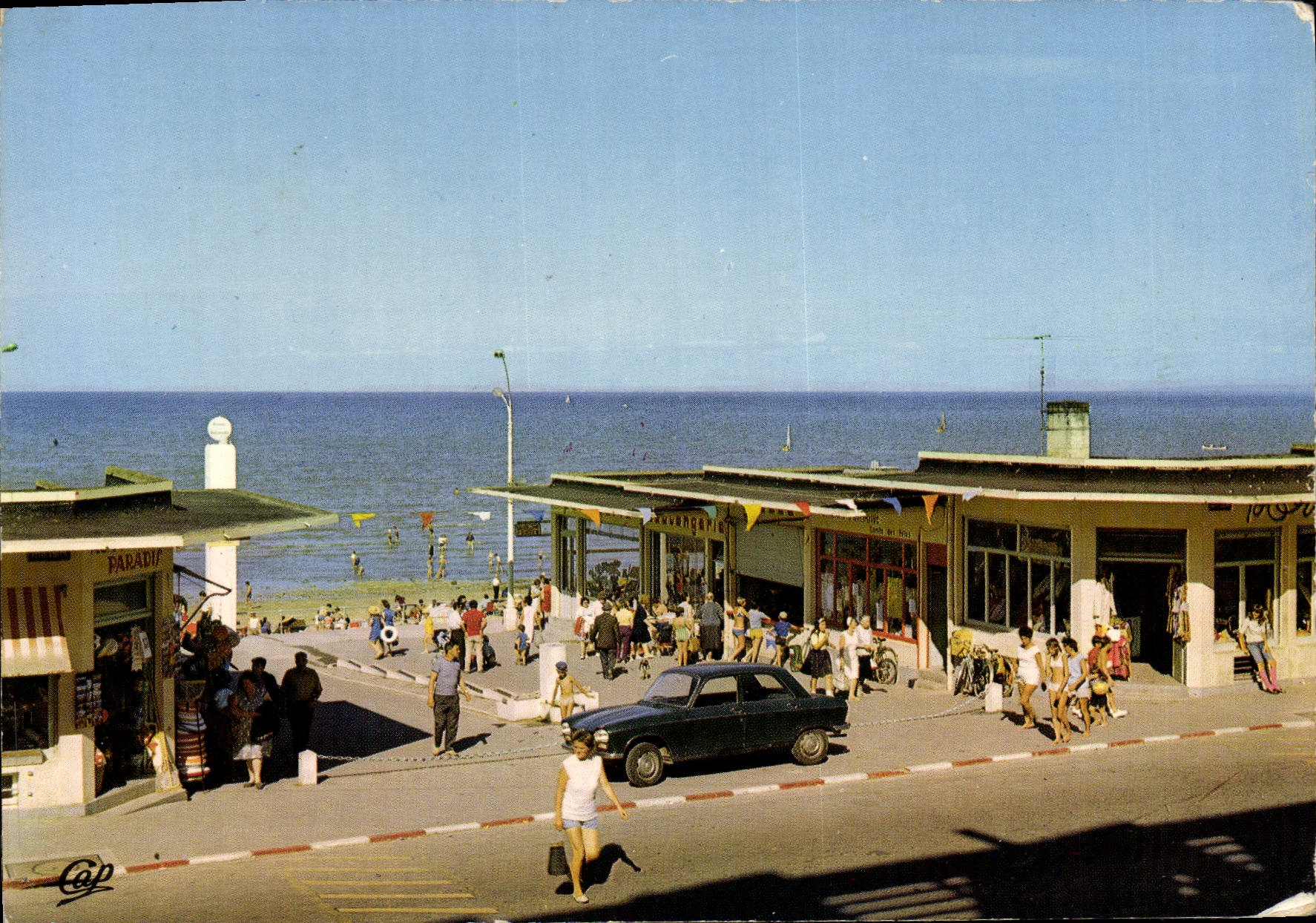 MODERN CARD Luc on Sea Descent with the Beach